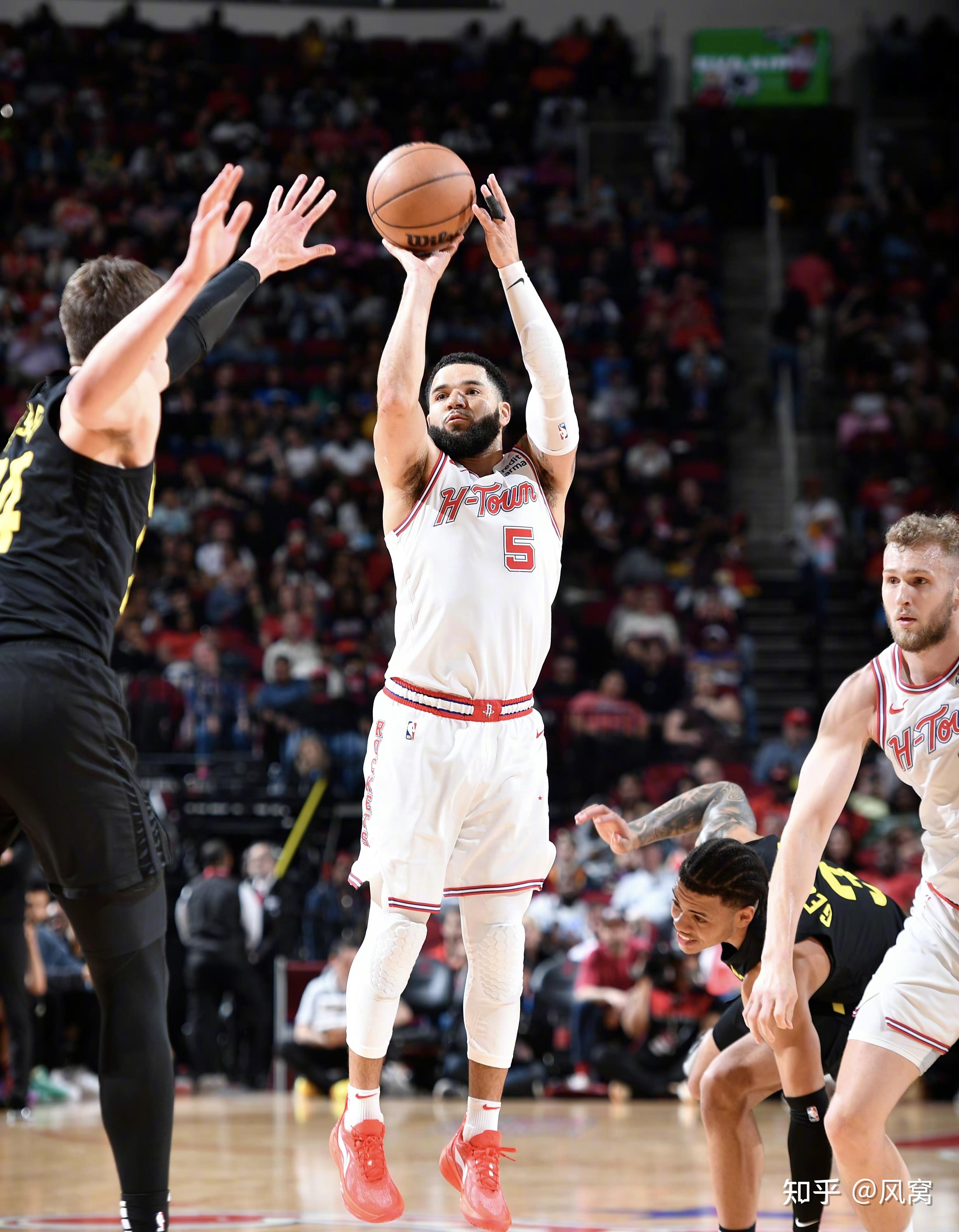 转会期突围战来临,休斯敦火箭围绕欧联单刀错失,震撼外界,年轻球员得到机会的简单介绍 转会期突围战来临,休斯敦火箭围绕欧联单刀错失,震撼外界,年轻球员得到机会的简单介绍