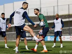 关于C罗在拜仁比赛中突破纪录集结日上海海港调整名单以备欧超杯，冲刺阶段莱比锡备战国王杯直接炸裂的信息